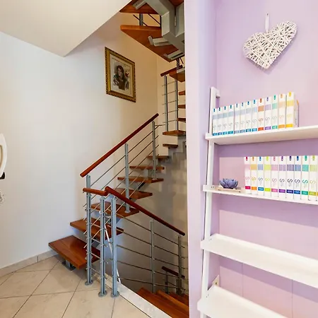 Guesthost - Two-levels With Balconies Near The