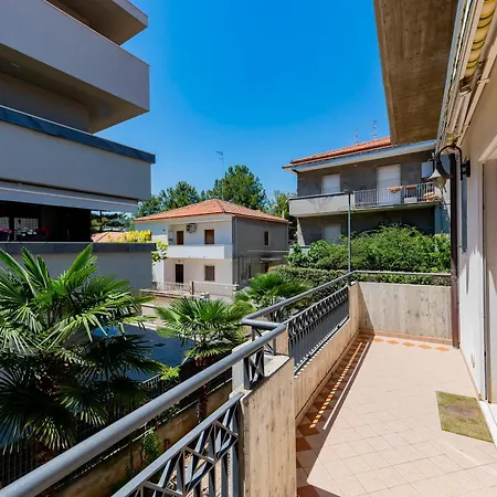 Daire Two-levels With Balconies Near The
