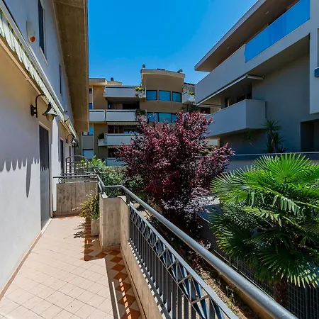 Daire Two-levels With Balconies Near The