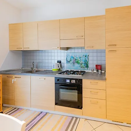 Two-levels With Balconies Near The Apartman Pescara