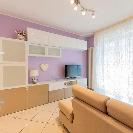 Guesthost - Two-levels With Balconies Near The