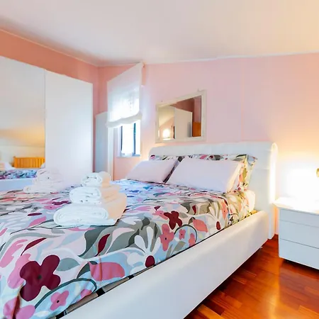 Apartment Guesthost - Two-levels With Balconies Near The *