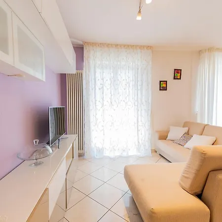 Guesthost - Two-levels With Balconies Near The