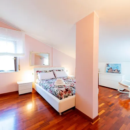 Guesthost - Two-levels With Balconies Near The Apartment Pescara