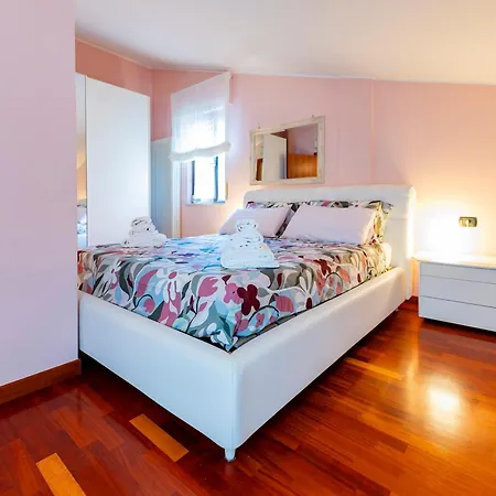 Apartment Guesthost - Two-levels With Balconies Near The *