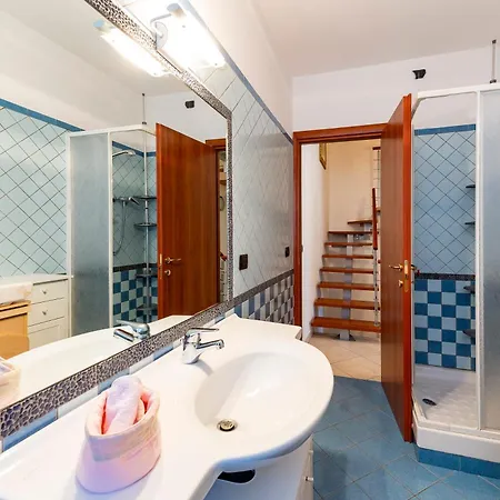 Guesthost - Two-levels With Balconies Near The