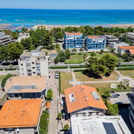 Guesthost - Two-levels With Balconies Near The Apartment *