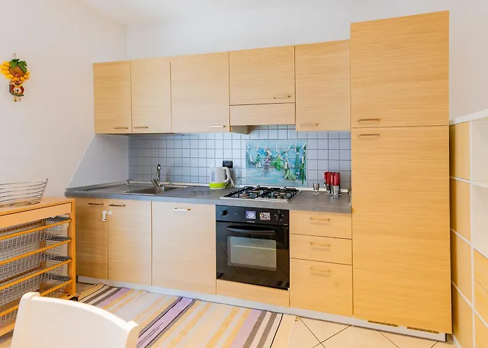 Guesthost - Two-levels With Balconies Near The Apartmán Pescara