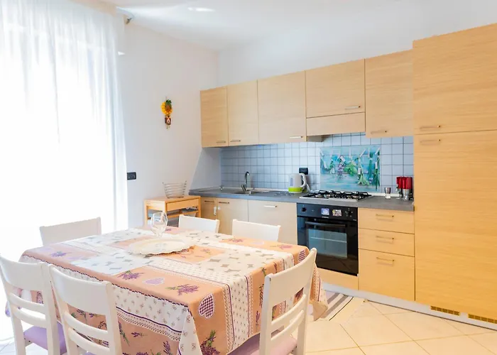 Guesthost - Two-levels With Balconies Near The Apartmán *