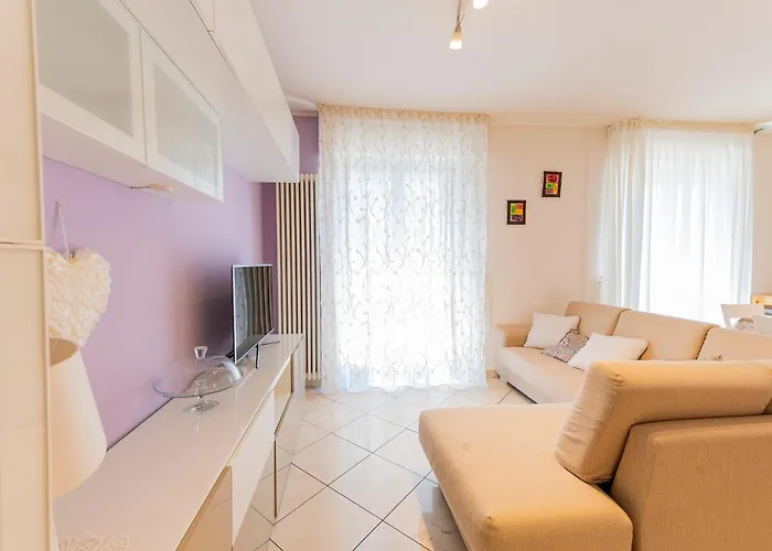 Guesthost - Two-levels With Balconies Near The