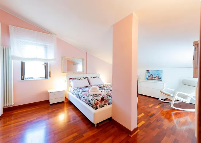 Guesthost - Two-levels With Balconies Near The Apartmán Pescara