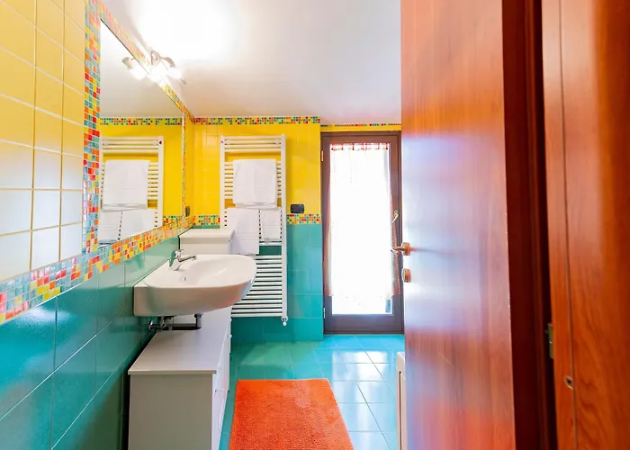 Guesthost - Two-levels With Balconies Near The