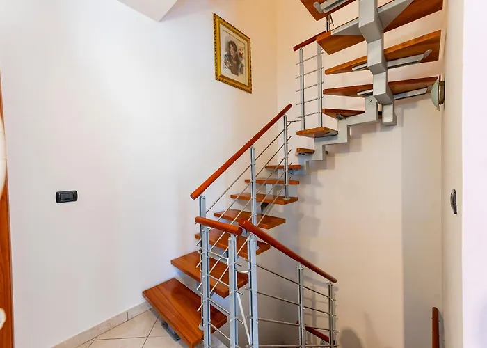 Guesthost - Two-levels With Balconies Near The Apartmán *