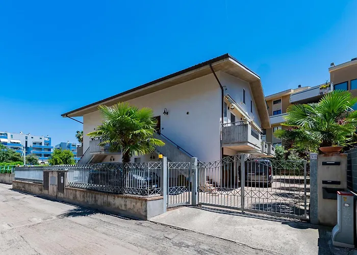 Apartmán Guesthost - Two-levels With Balconies Near The